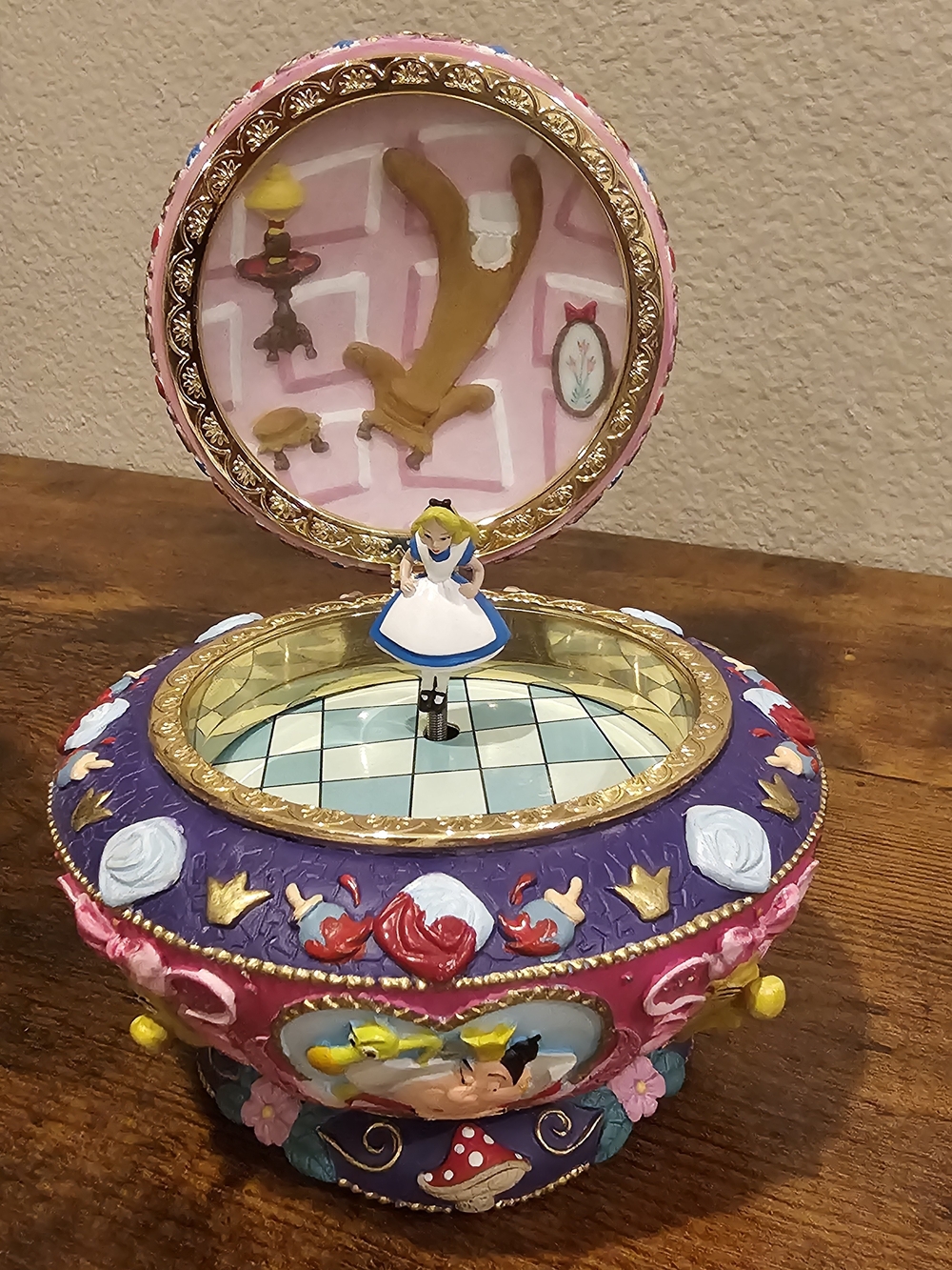 BNIB Disney Vintage Alice in Wonderland Music Jewelry Box